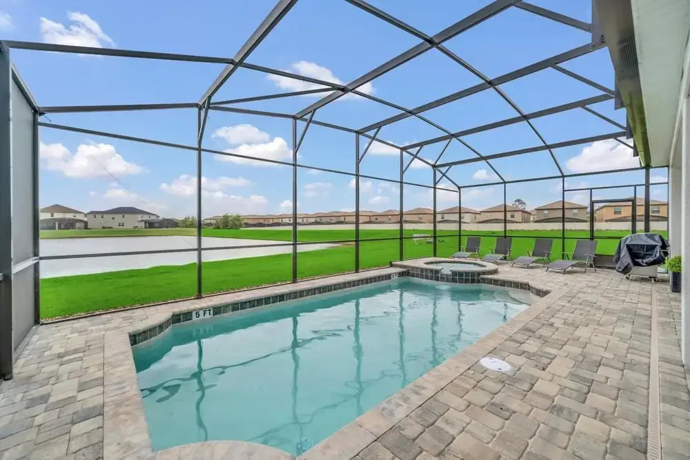 Family Resort - 9BR - Sleeps 19 - Private Pool Hot Tub Games Room and BBQ