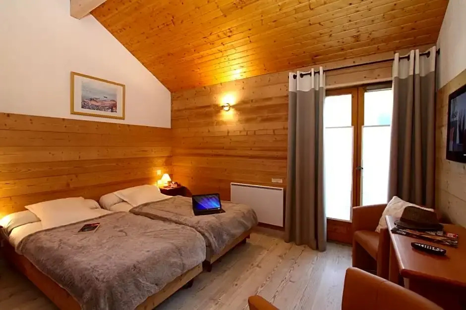 Mountain Lodge in Alps-chez Philippe, Panoramic-Village, Renting, view over Glaciers