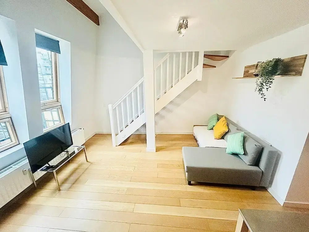 One bedroom flat near train station