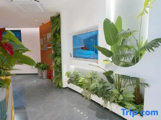 Zhiai Future Hotel (Hefei High-Speed Railway South Station Lei Street)