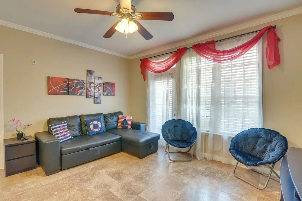 Steps to Beach & Seawall! Galveston Condo w/ Pool