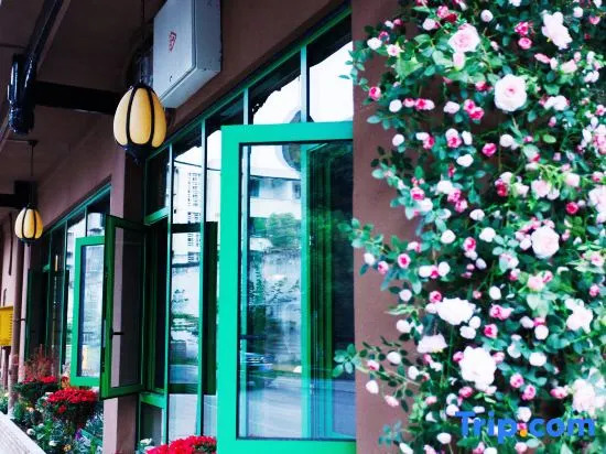 Sesame Blossom Art Hotel
