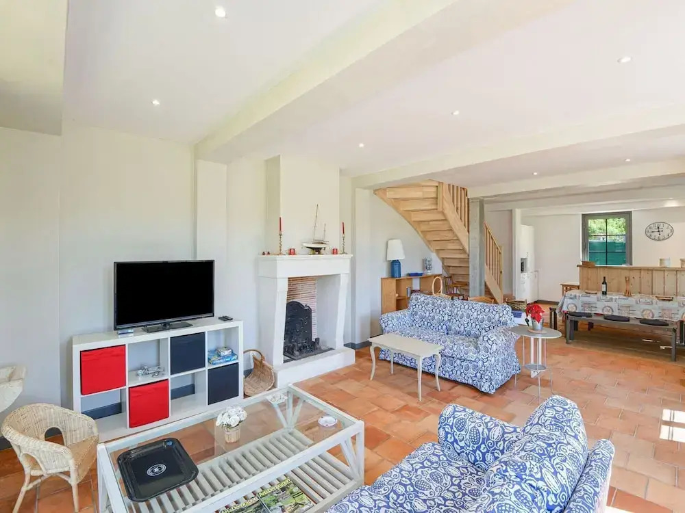 Villa in Lanton Near the Beach With Harbour View