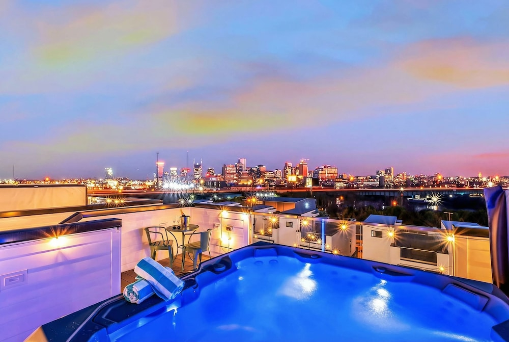 Taylor Swift Themed Rooftops Hot Tub Views