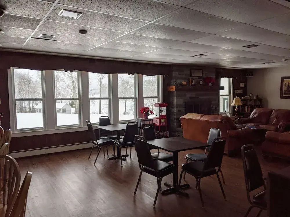 Lake Shore Farm Inn