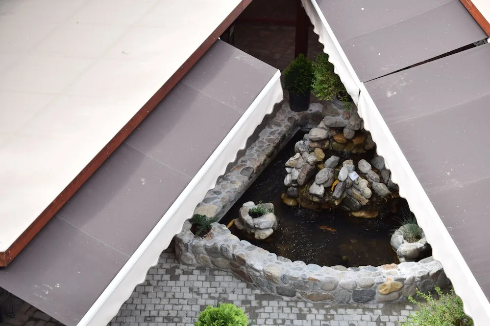 Hotel Aristocrat & Fish Restaurant