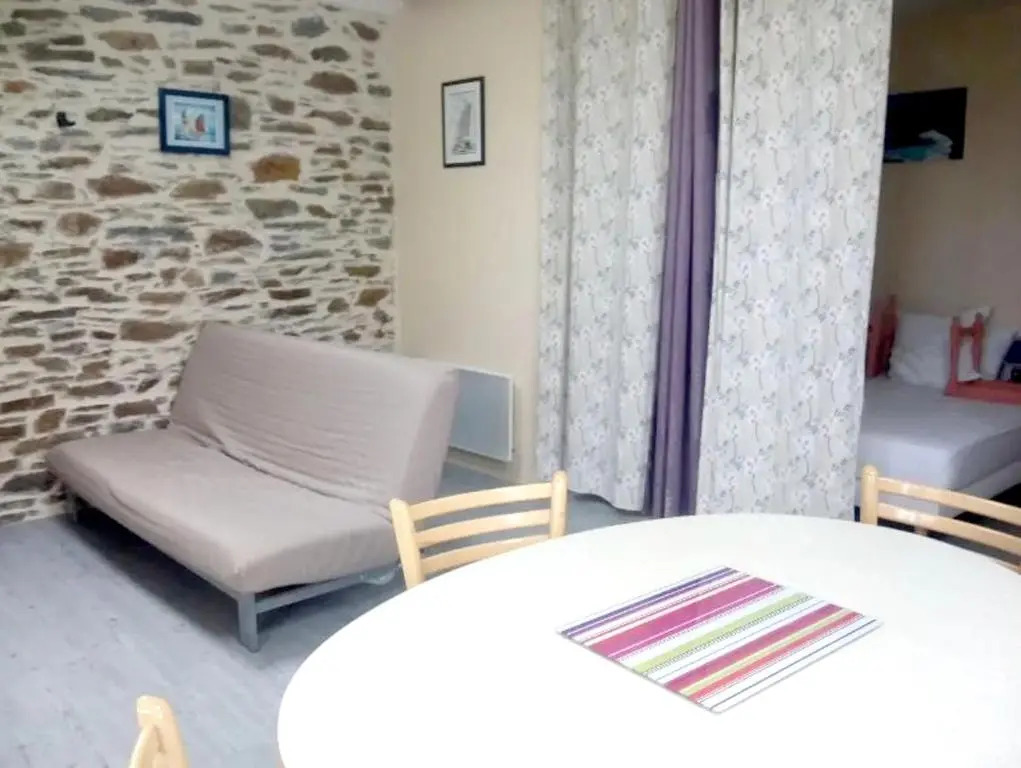 Studio In Hirel With Enclosed Garden And Wifi 10 Km From The Beach