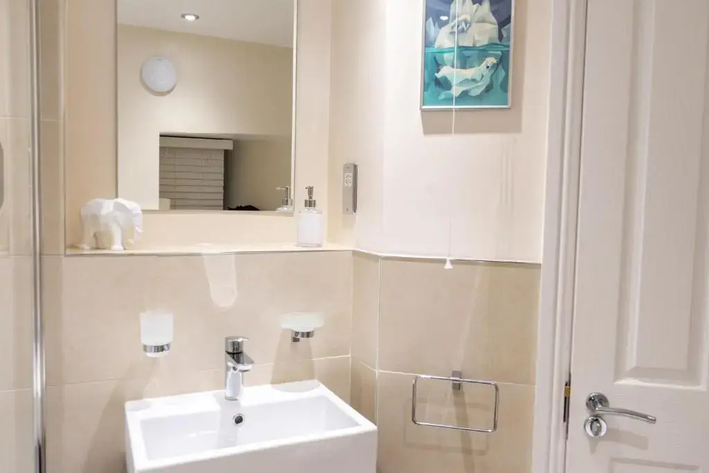 Stylish 2 Bed Apartment, Stunning City Centre Location, with FREE Secure, Gated Parking On-Site & Private WiFi, with Private Entrance & Courtyard Garden & Highly Rated