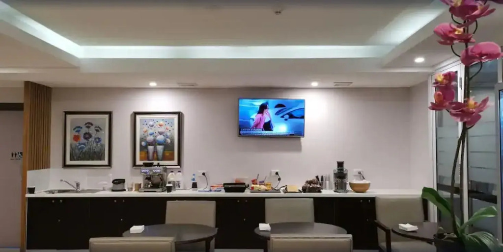Megaboom City Hotel