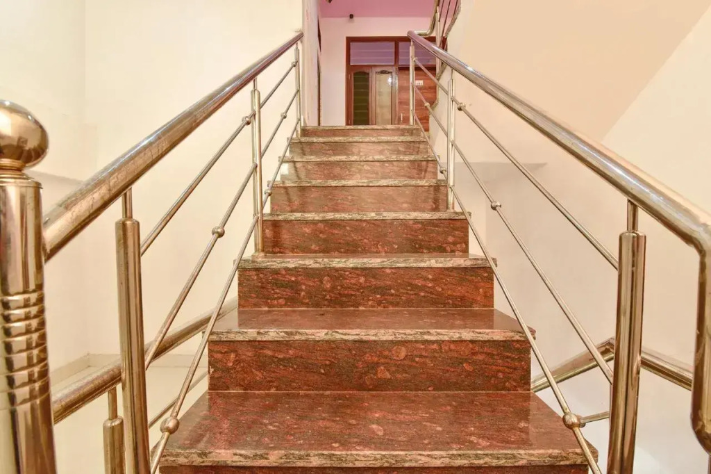 Fabexpress Shree Thakur- 700 Meter Away From Railway Station