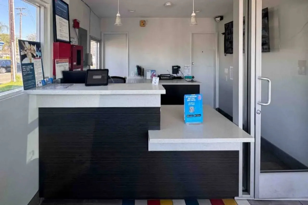 Motel 6 Ontario, CA - Airport