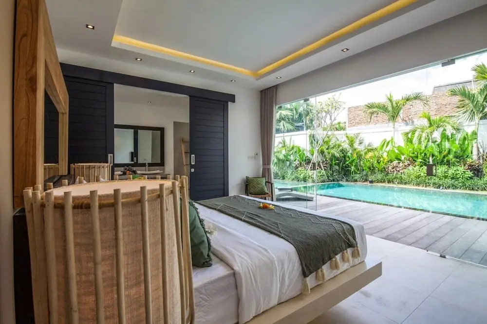Villa Hugo - Luxury 4BR Private Villa, Walking Distance to Berawa Beach