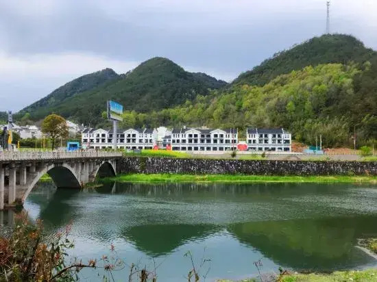 Yunqi Mountain Resort Hotel (Jixi Longchuan Scenic Area)