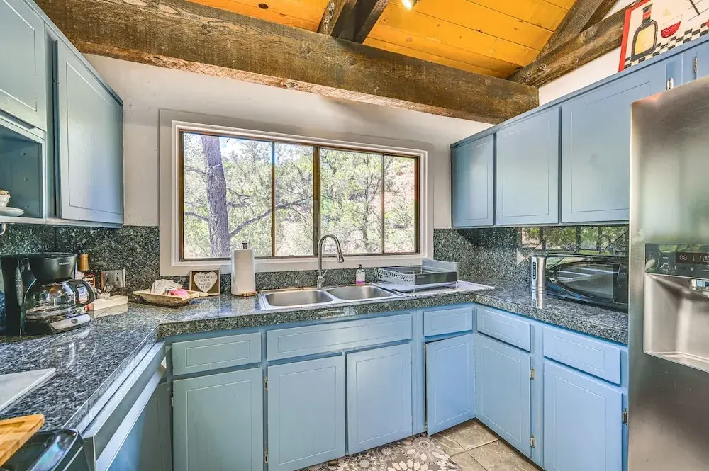 Walk to Hiking Trails: Sedona Red Rock Retreat