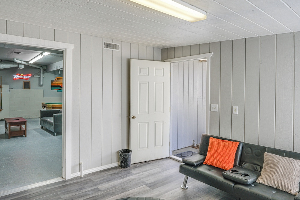 Mtn-view Getaway w/ Game Room, 1 Mi to Kern River!