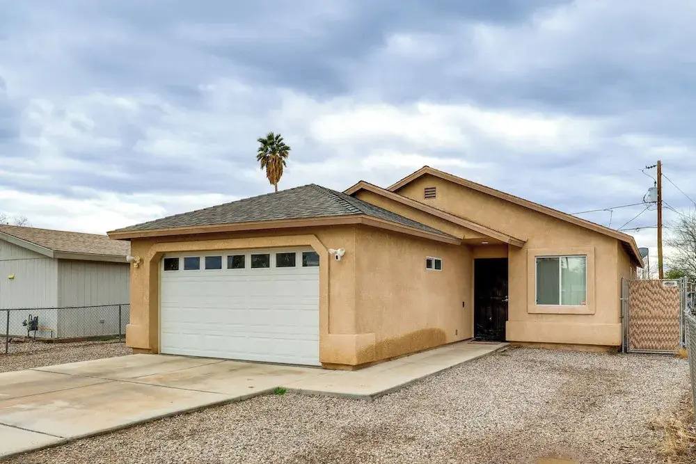 Fire Pit + Covered Patio: Bullhead City Escape!