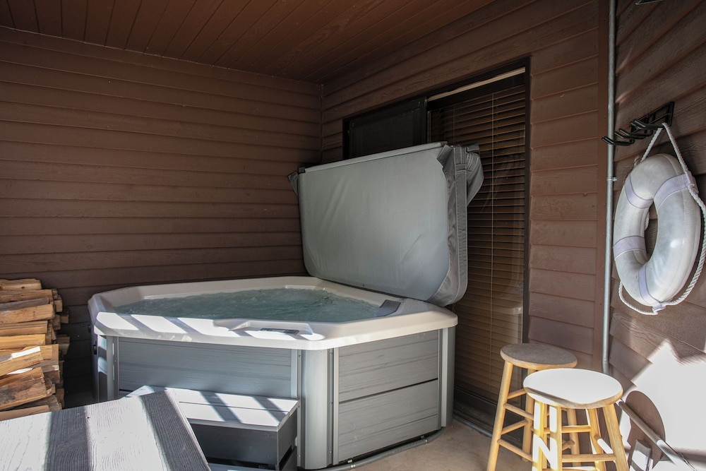 Bristlecone at Deer Valley Resort - Three Bedroom Condo with Hot Tub #201 3 Condo