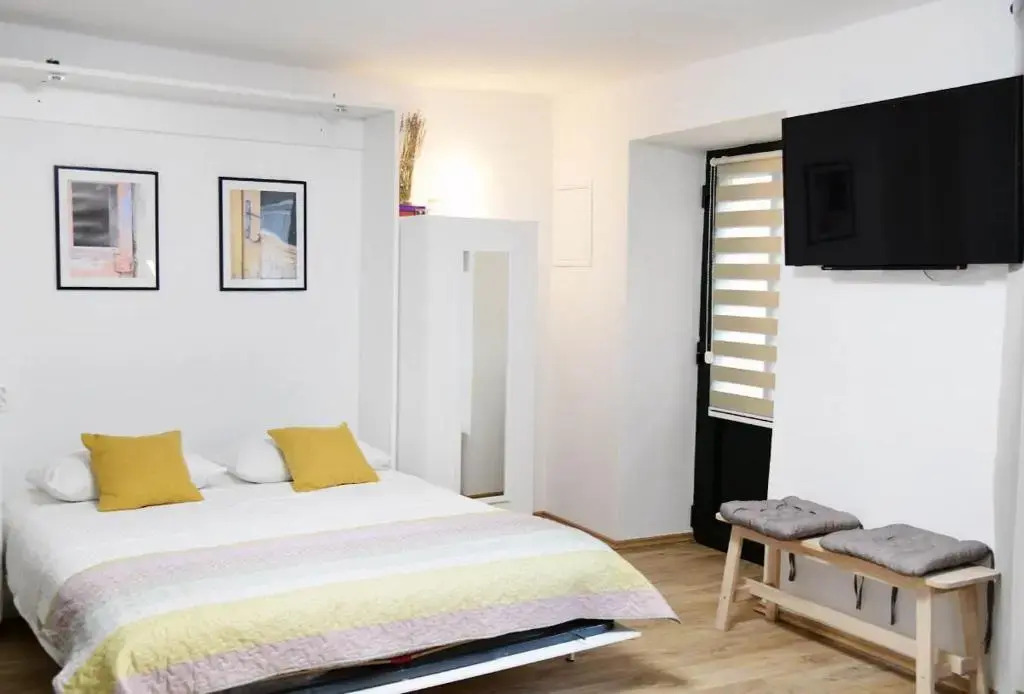 Apartment D & Studio L