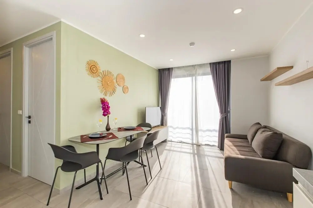 Modern Condo - 1BR & Office T3-528