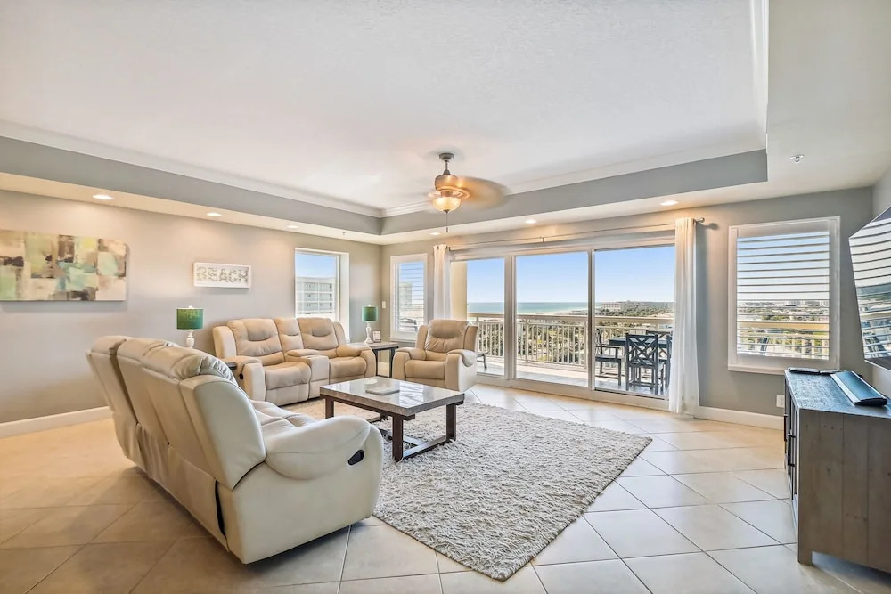 Harbor Landing 601b 3 Bedroom Condo by RedAwning