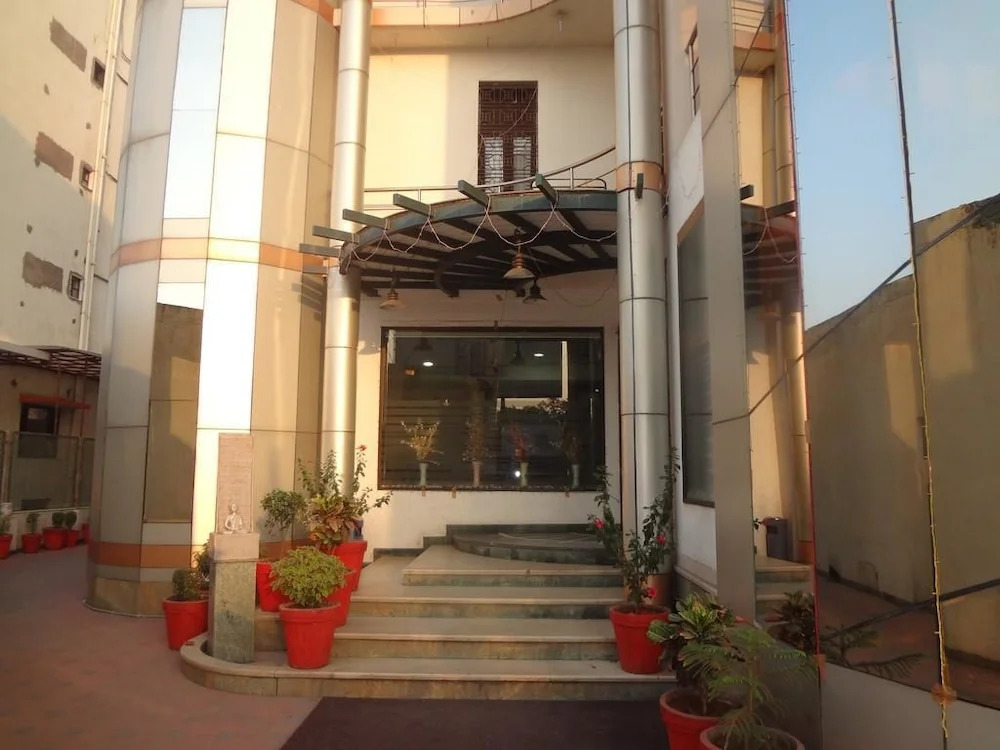 Hotel Airport Plaza
