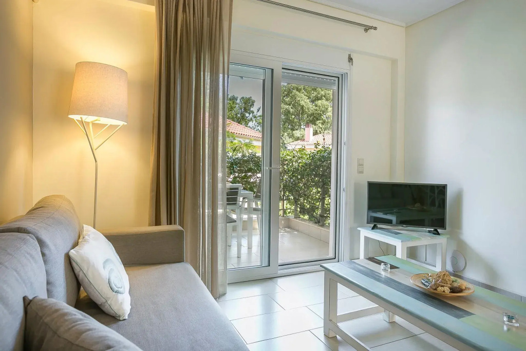 Meliti Waterfront Suites