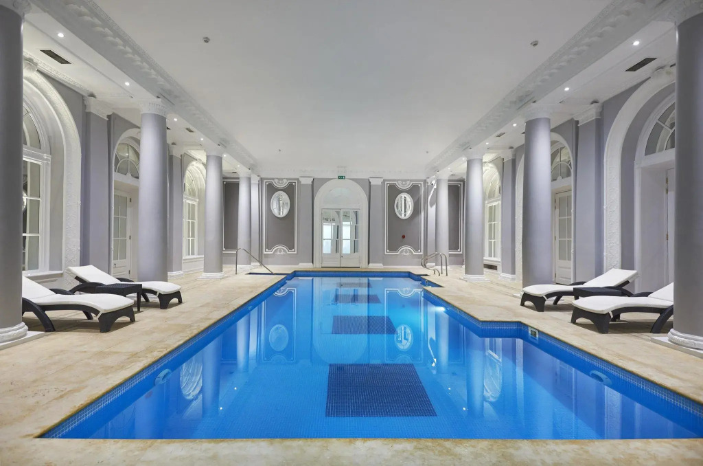 The Waldorf Hilton