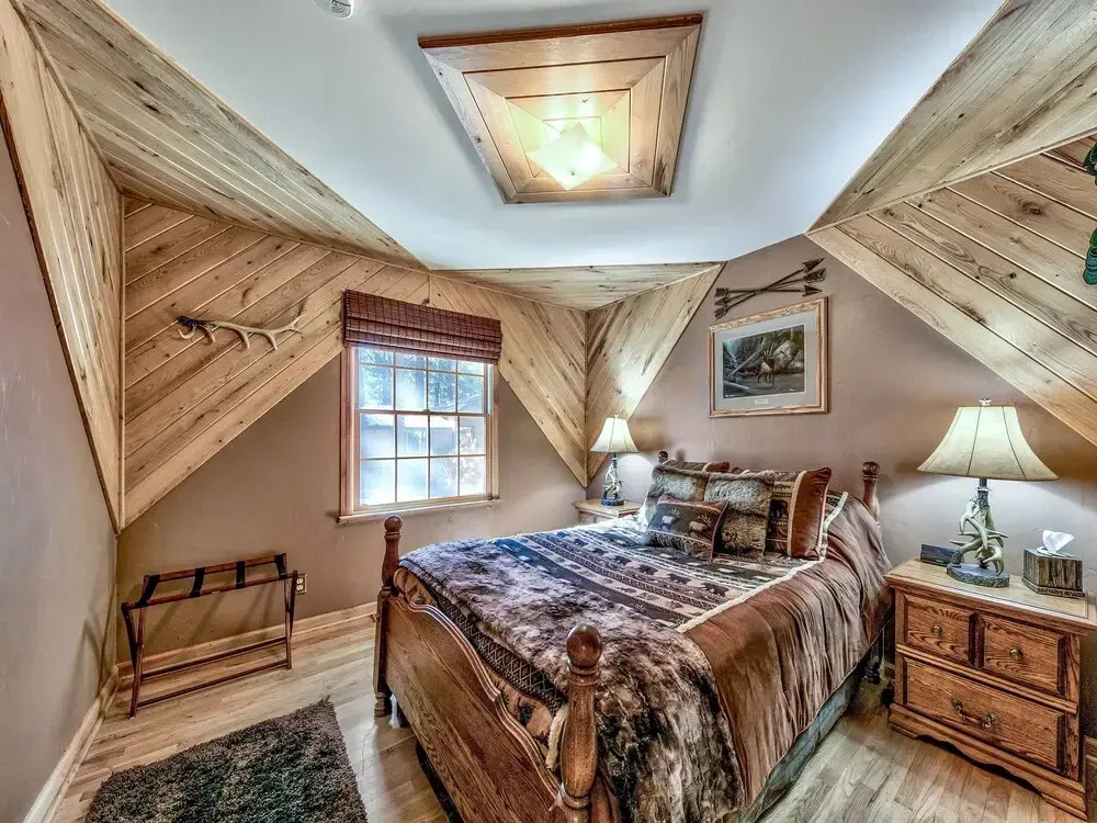 2556h Lazy Bear's Den 2 Bedroom Cottage by RedAwning