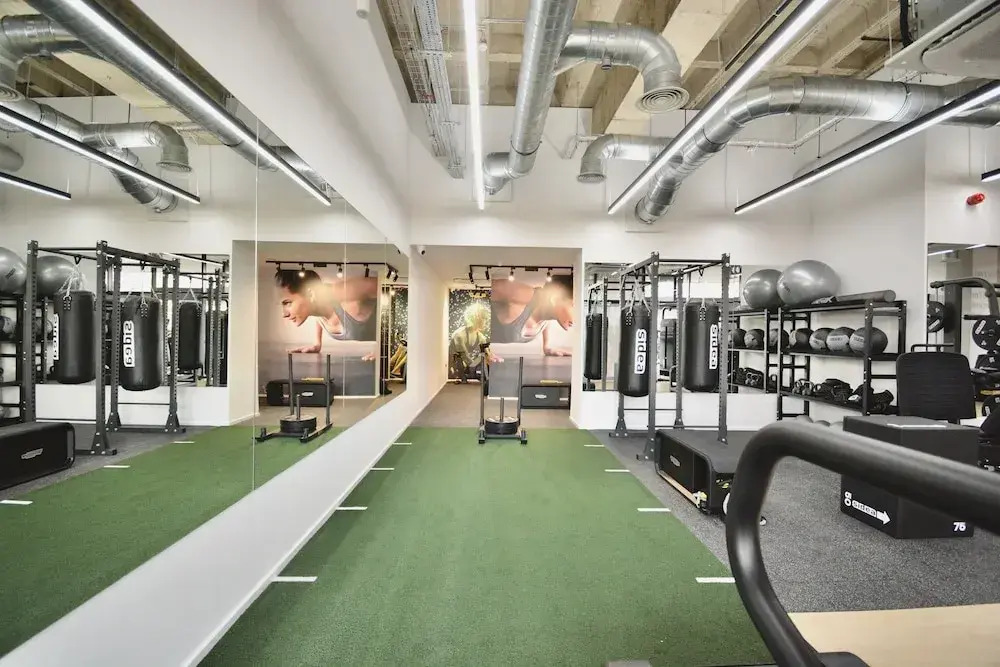 Station Gold Leaf - Gym - Games Room - MK