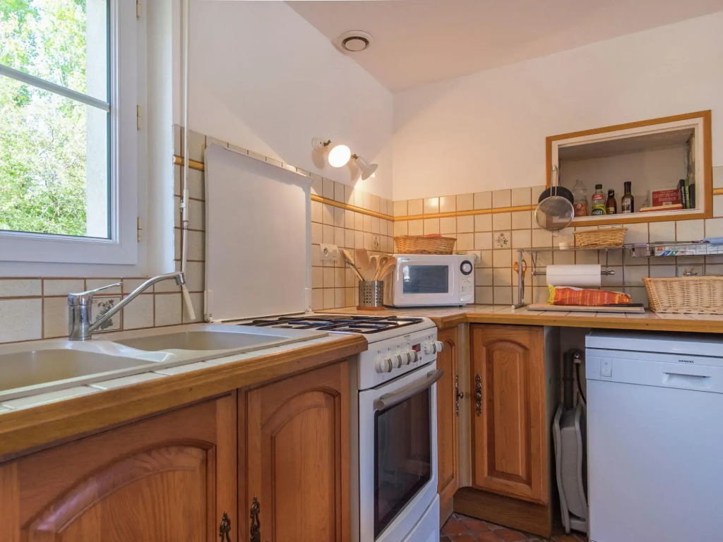 Cosy Holiday Home In Montrichard With Shared Pool