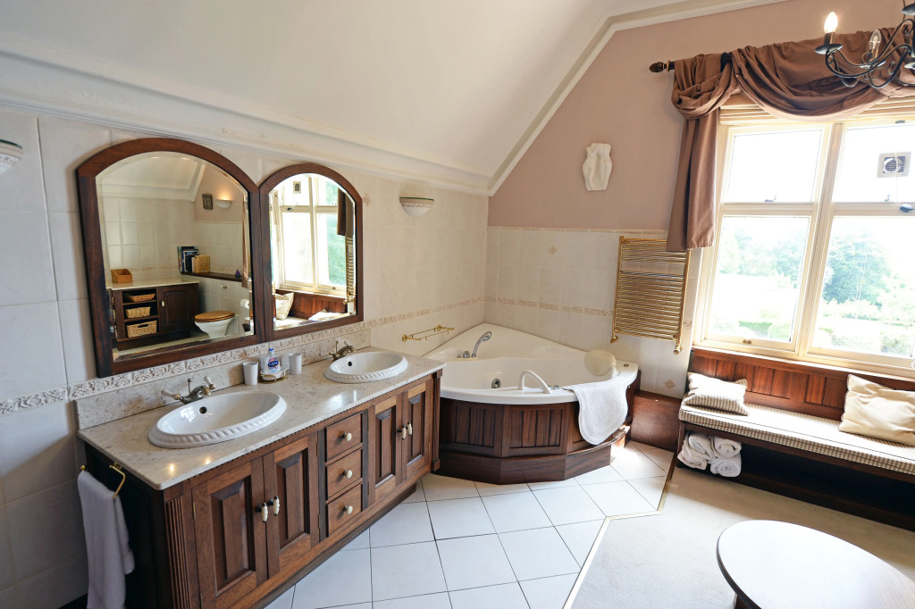 The Priory - Country Manor House, Log Burner, Sea Views, Pet Friendly