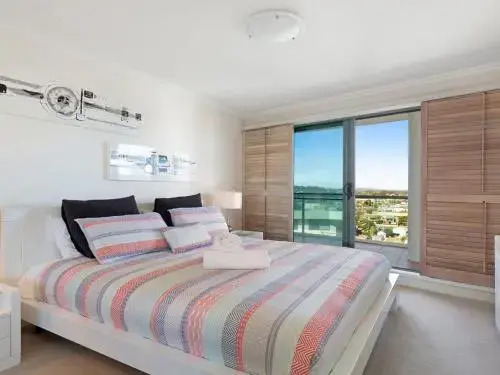 Le Point 702 - Luxury And Views!