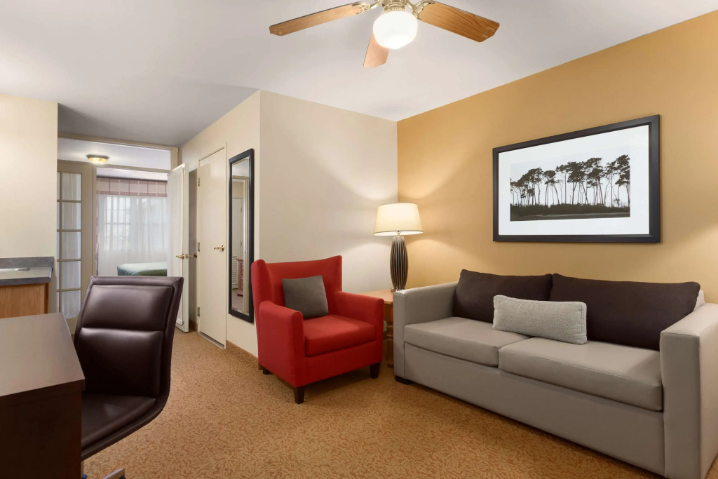 Country Inn & Suites Rochester South
