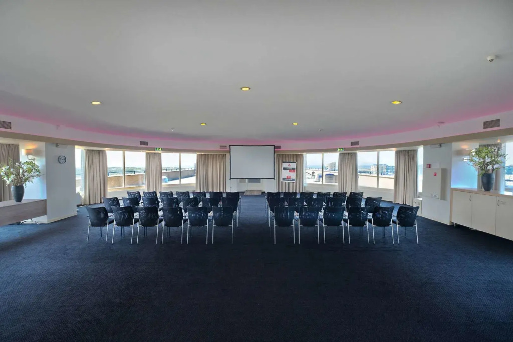 Leonardo Hotel IJmuiden Seaport Beach