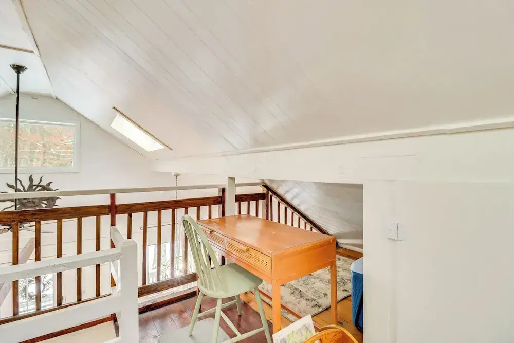8 Mi to Big Boulder Mountain: Cabin w/ Decks!