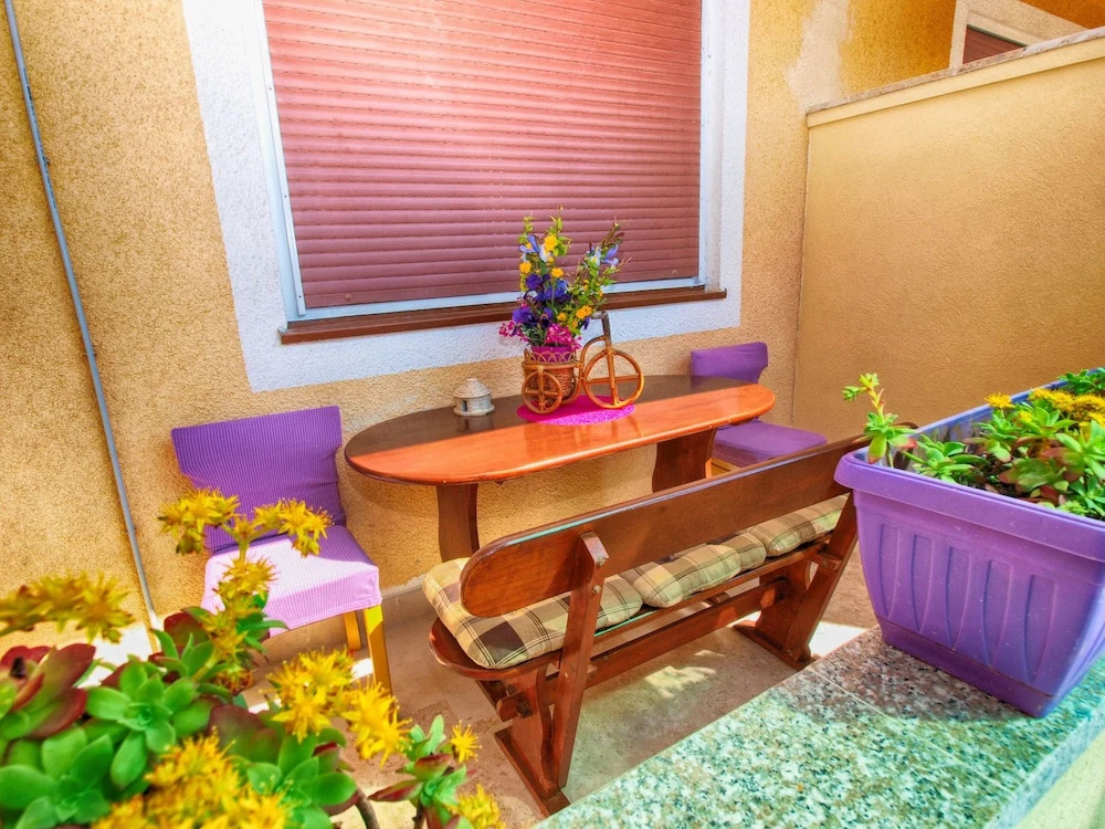 Apartment 1200