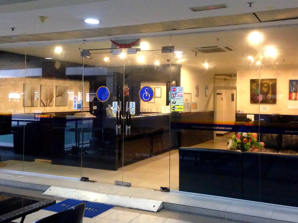 Switz Paradise Hotel - 5 minute walk to Centre Point and 10 minute walk to waterfront