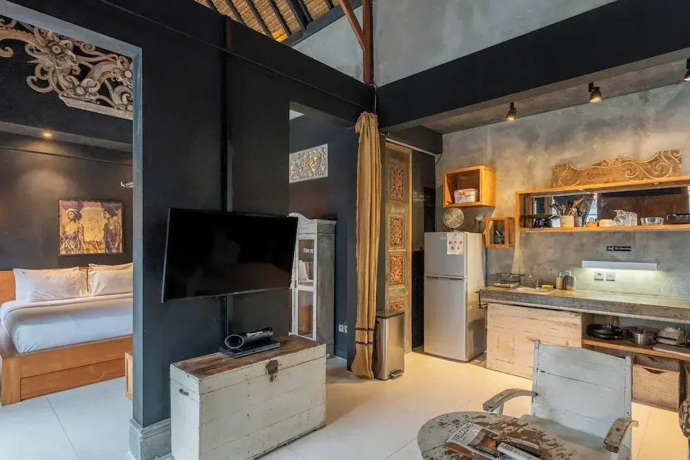 Black House Villa by Betterplace