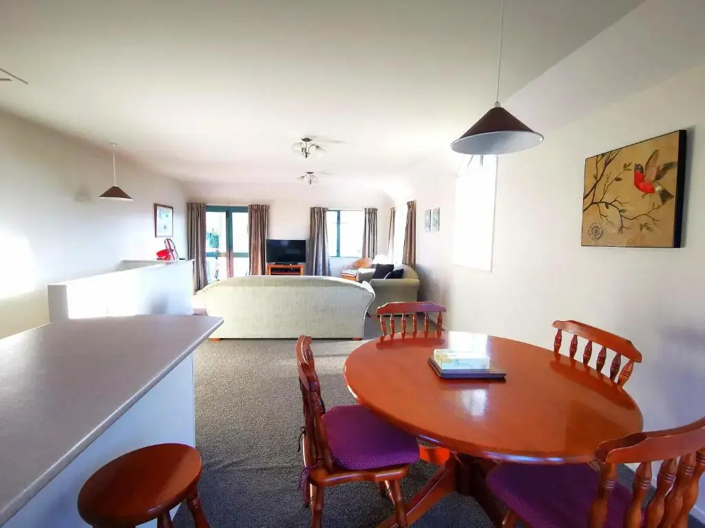 Les Troupes Apartments