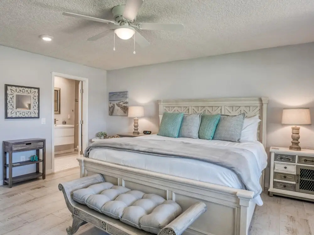 Canalfront Dream Pool, Dock & 3 Blocks To Beach! 5 Bedroom Home