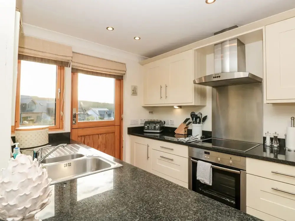 1 Coachmans Cottage, Hillfield Village