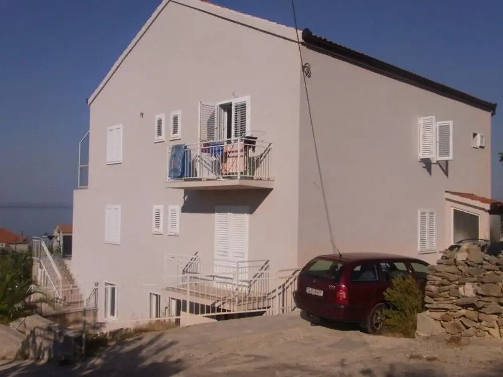 Apartments and Rooms Mladenka