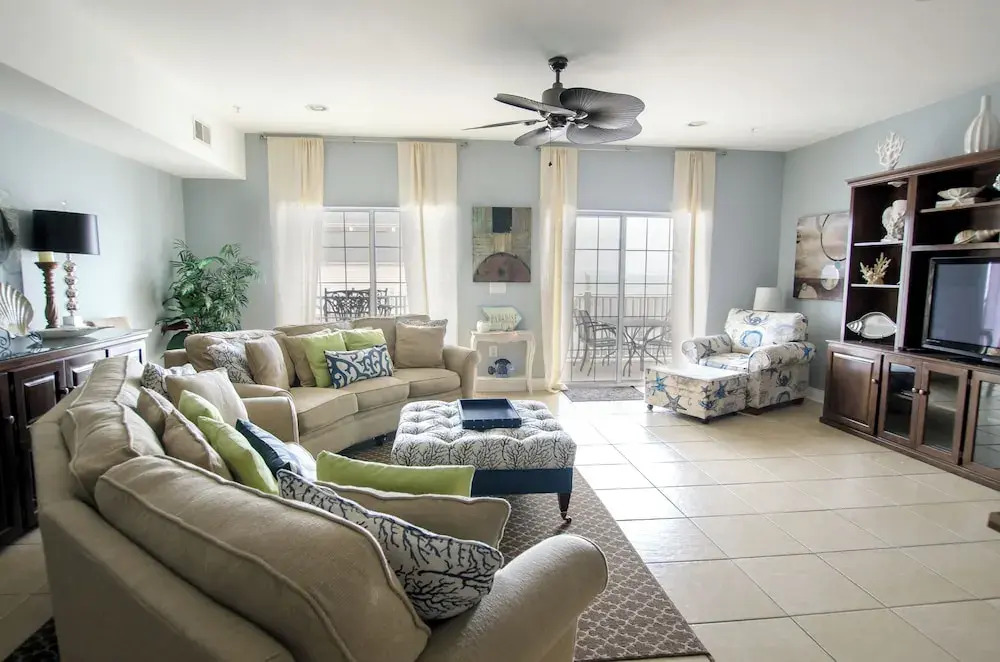 Coconut Grove - 403