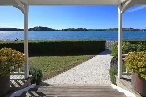 Oakura Bay Villa - Stay Waiheke