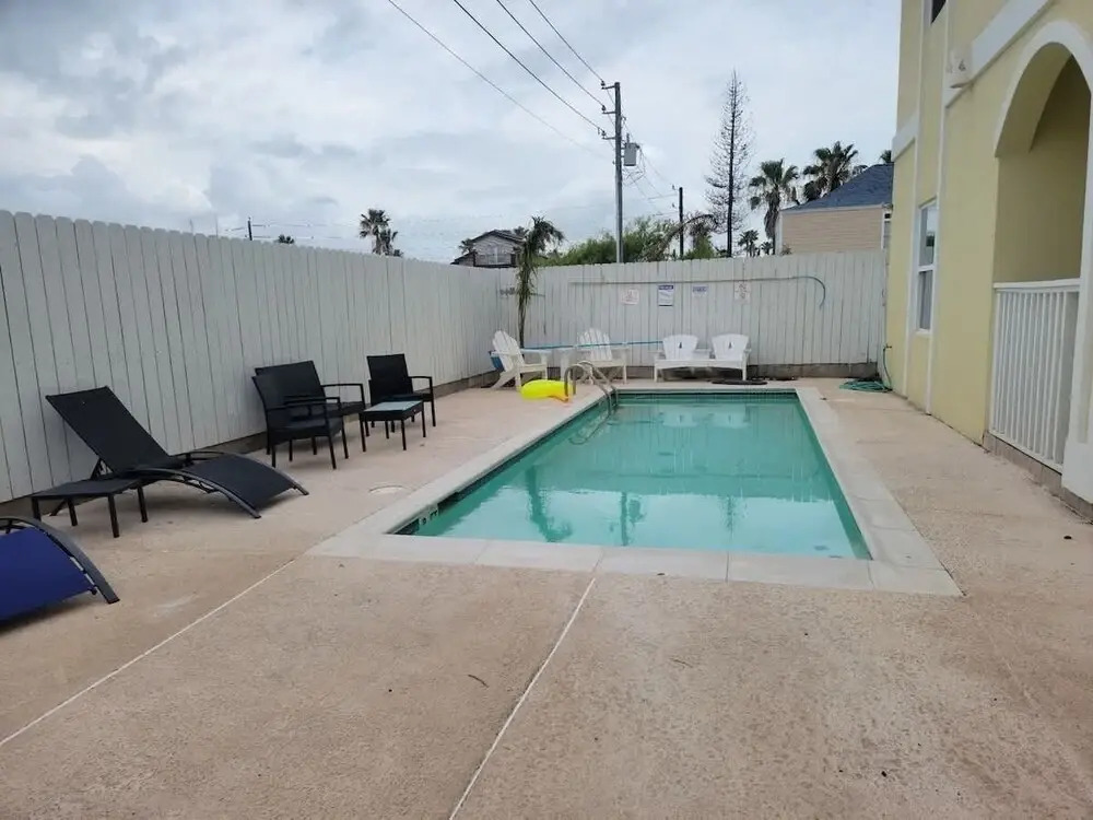 Overlooks Pool Easy Walk to Beach #D 2 Bedroom Home by RedAwning