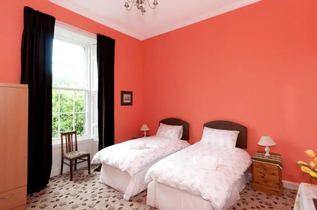 363 Spacious 3 bedroom 18th century property in the city centre