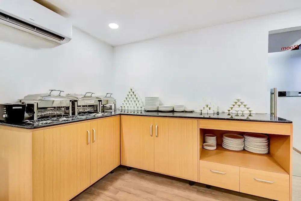 OYO Townhouse 146 Vijay Talkies