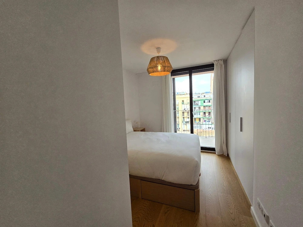 The Roger Terrace 2BR With Pool gym in Barcelona