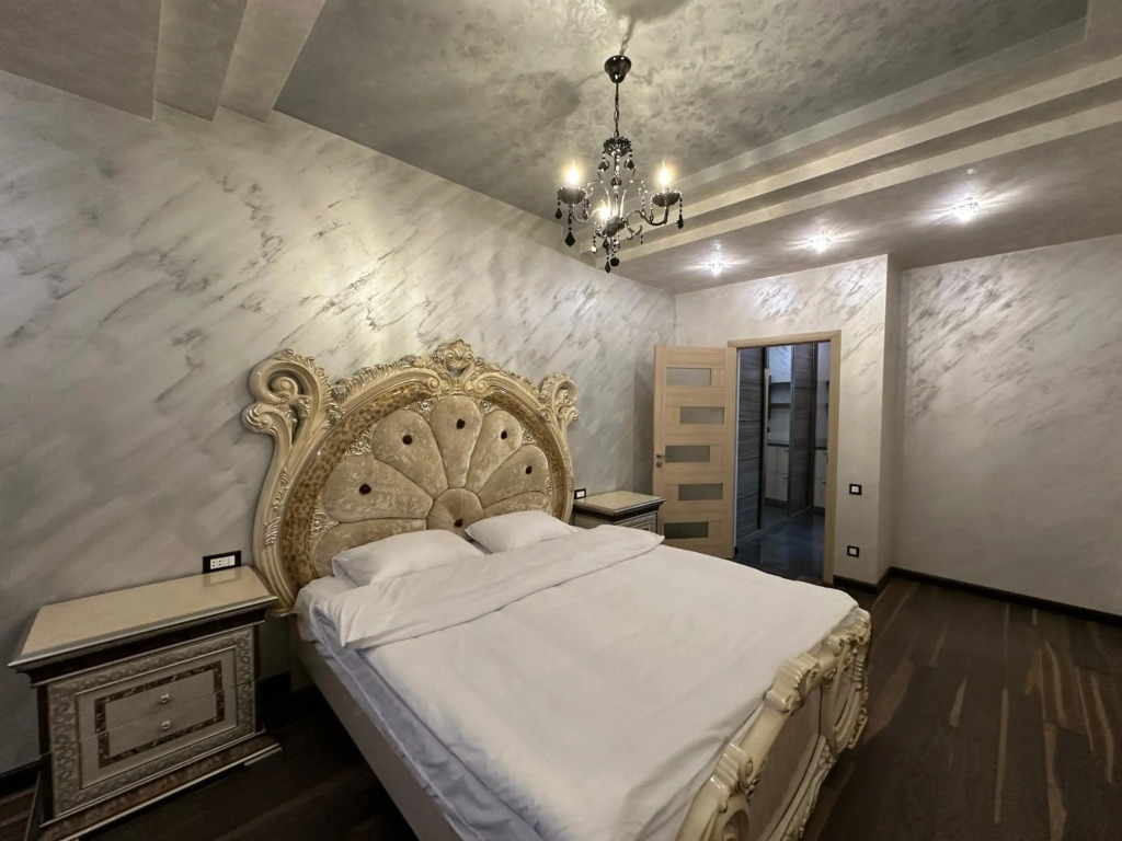 Northern Avenue 2 bedroom Luxury apartment HH777