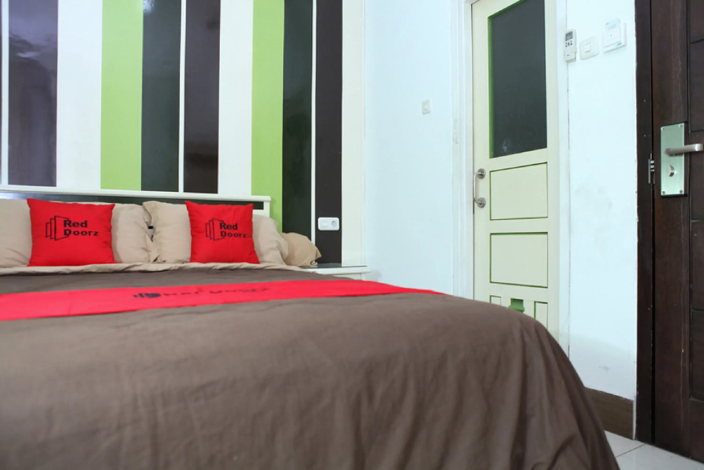 RedDoorz Plus @ Talaga Bodas